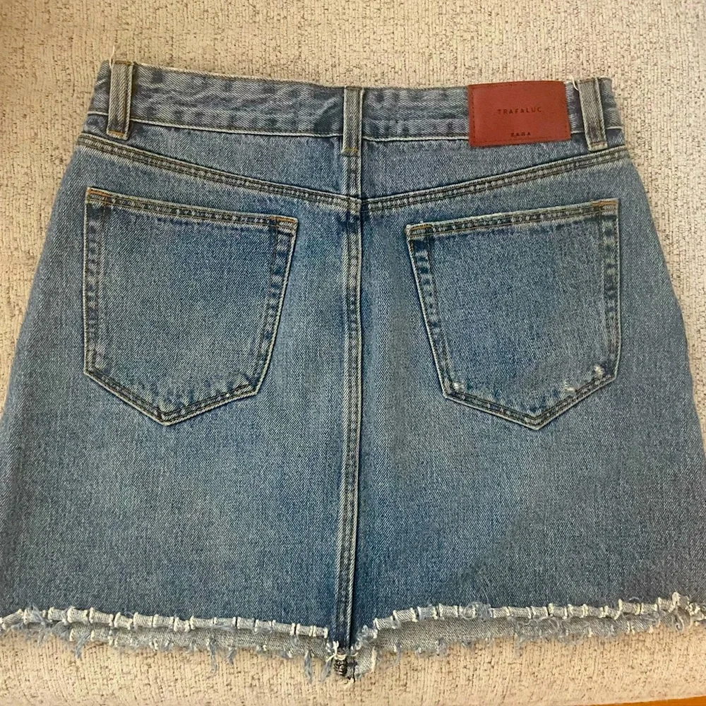 Zara jean skirt - size 28 - Picture 2 of 2